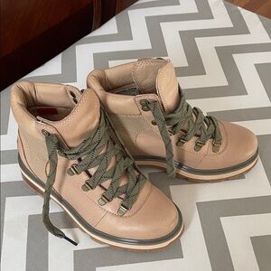 Sorel Beige Boots with Olive Laces